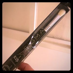Sigma Beauty E25 Blending brush. New in box.